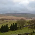 Lodge The Hive Lodge Cabin With 3 Peak Views, Ribblehead, Settle *