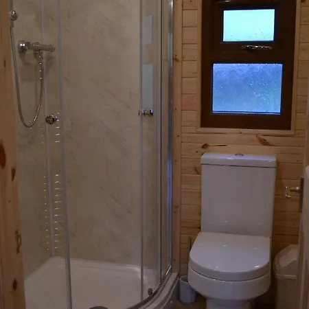 The Hive At Ashes Farm, Near 롯지