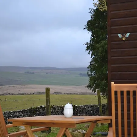 The Hive With 3 Peak Views, Ribblehead, * سيتّل