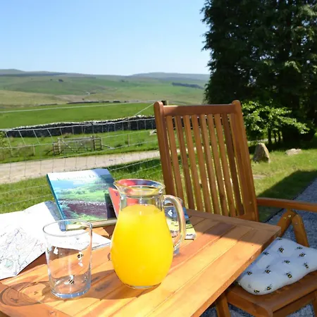 Lodge The Hive Lodge Cabin With 3 Peak Views, Ribblehead, Settle *