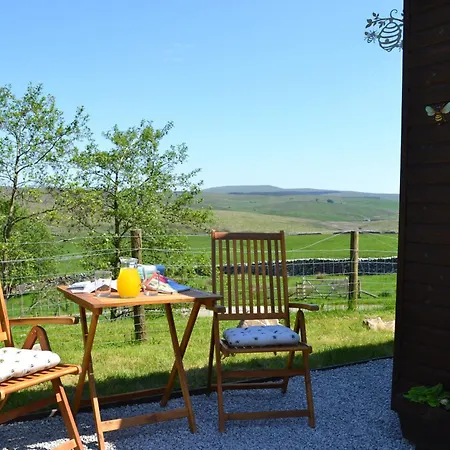 The Hive With 3 Peak Views, Ribblehead, *