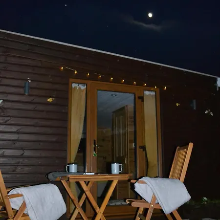 The Hive At Ashes Farm, Near 세틀