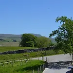 The Hive Lodge Cabin With 3 Peak Views, Ribblehead, Settle Settle