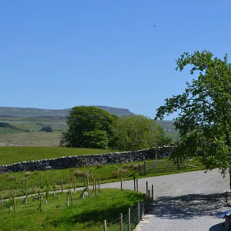 The Hive With 3 Peak Views, Ribblehead, 세틀