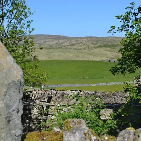 The Hive With 3 Peak Views, Ribblehead, *